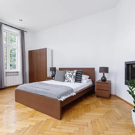 Silver Haze Apartment - 2Br For 10 - Kazimierz * كراكوفيا