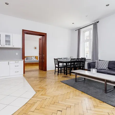 Silver Haze Apartment - 2Br For 10 - Kazimierz كراكوفيا