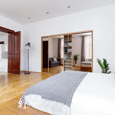 Silver Haze Apartment - 2Br For 10 - Kazimierz * كراكوفيا
