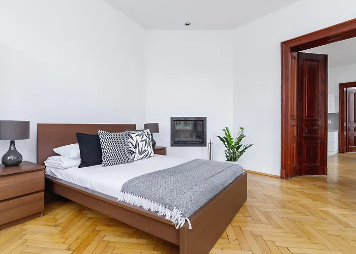 Two Bedroom - Dietla 51 Street Apartment *